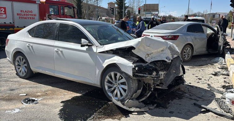 Elazığ'da Trafik Kazası: 6 Yaralı