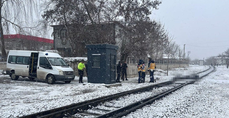 Elazığ'da Yük Treni Kazası: Bir Kişi Hayatını Kaybetti