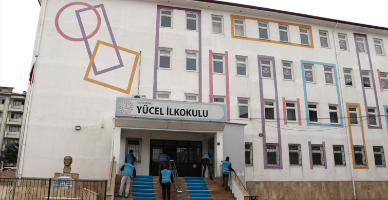 Elazığ'da Yükümlüler Okulları Temizledi