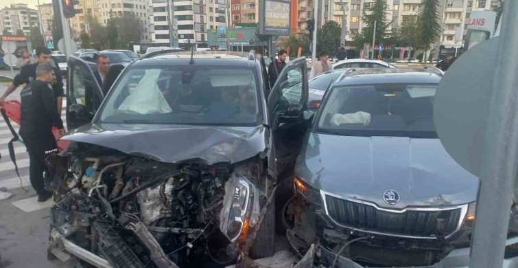 Elazığ'da Zincirleme Trafik Kazası: 3 Yaralı