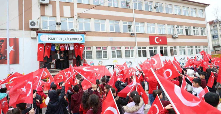 Elazığ'daki Minikler Türkiye Milli Takımı'nı Gururla Kutladı