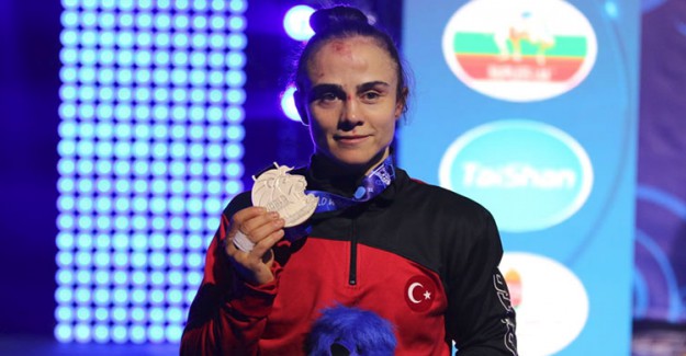 Elif Jale Yeşilırmak Dünya Güreş Şampiyonası’nda 2. Oldu!