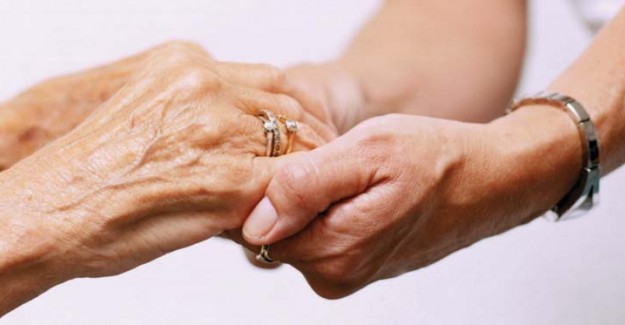 Ellerdeki Titreme Parkinson Belirtisi 