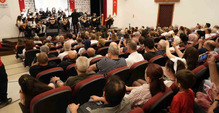 Emekli astsubaylardan Babalar Günü'ne özel türkü şöleni