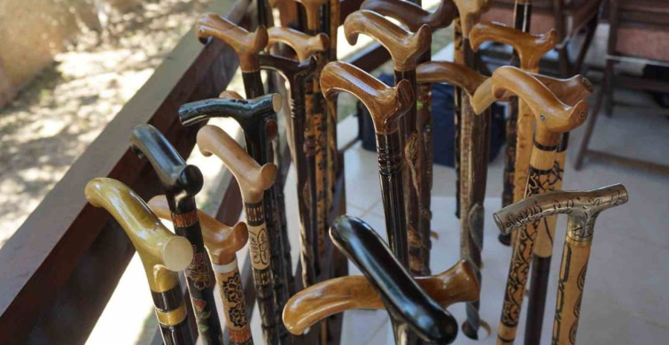 Emekli eğitimci, unutulmaya yüz tutan bastonculuk zanaatını yaşatıyor