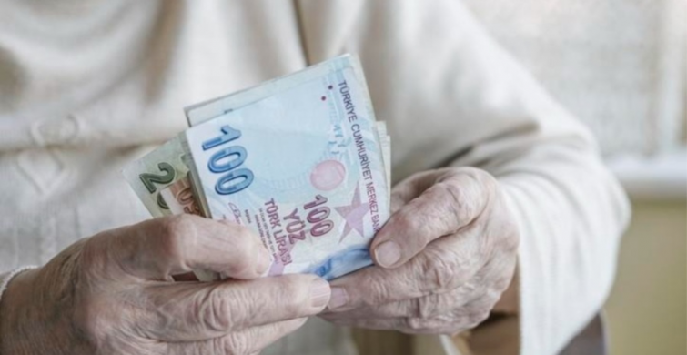 Emekli maaşı 10.000 TL olan vatandaşa müjde var! Bu yeni oranda maaşlara eklenecek yeni zamlı maaşlar tek tek hesaplara yatırılacak