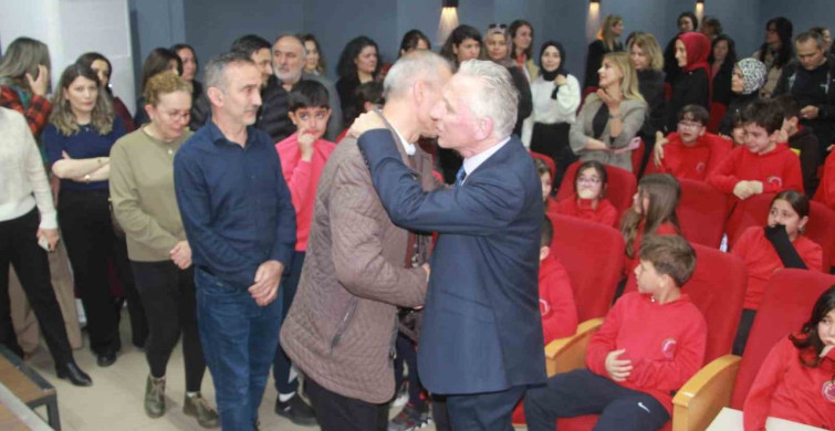 Emekli Öğretmene Duygusal Veda Töreni