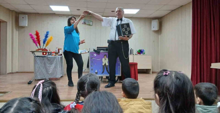 Emekli Polis Sihirbaz, Öğrencilere Unutulmaz Anlar Yaşattı