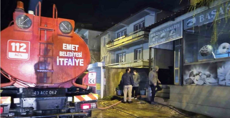 Emet'te Fırın Deposunda Yangın Kontrol Altına Alındı