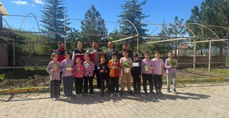 Emet'te Minik Öğrenciler Doğayla Buluştu