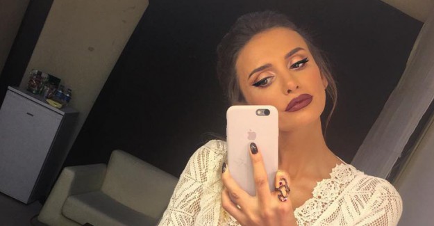 Emina Sandal Mustafa Sandal'a Gönderme Yaptı!