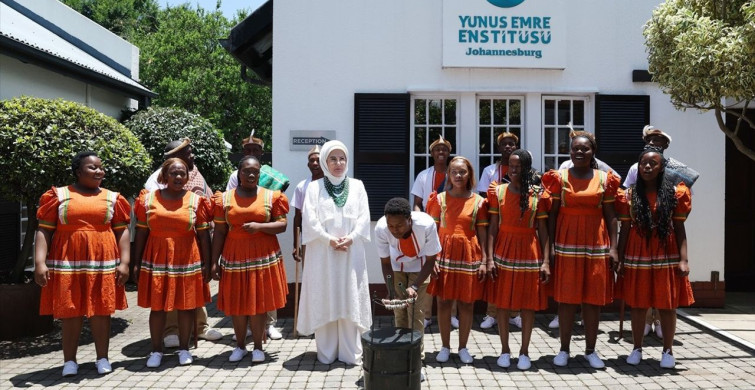 Emine Erdoğan, Güney Afrika'da Yunus Emre Enstitüsü'nü Ziyaret Etti