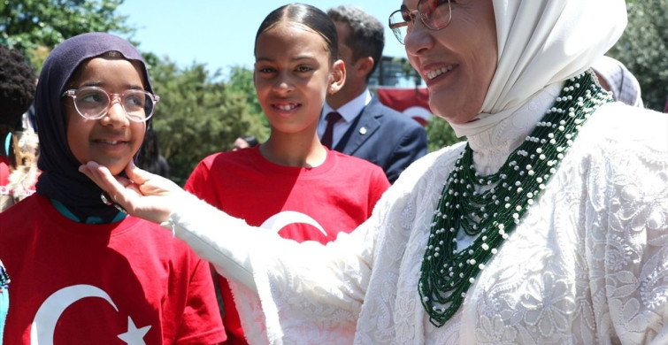 Emine Erdoğan, Güney Afrika'daki Uluslararası Maarif Okulu'nu Ziyaret Etti