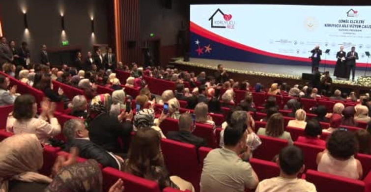 Emine Erdoğan: 'İnsanlık tüm çocuklarına sıcak bir yuva, adalet ve barış dolu bir dünya borçludur'