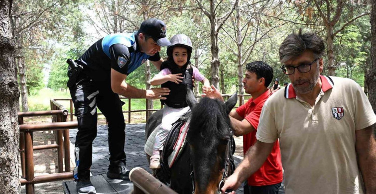 Emşav, şehit ve gazi çocuklarıyla bir araya geldi