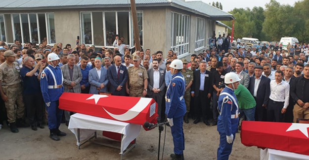 En Mutlu Gününde Kardeşiyle Beraber Toprağa Verildi