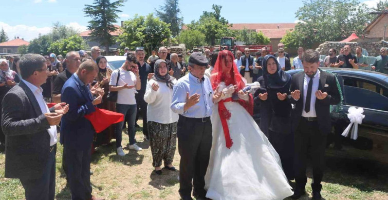 En Mutlu Gününde Şehit Amcasını Unutmadı