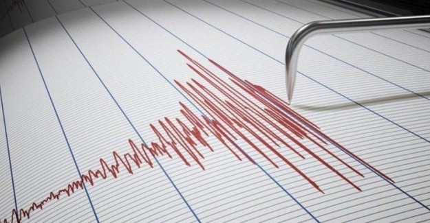 Endonezya'da 5,6 Şiddetindeki Deprem Bazı Binalarda Hasara Yol Açtı
