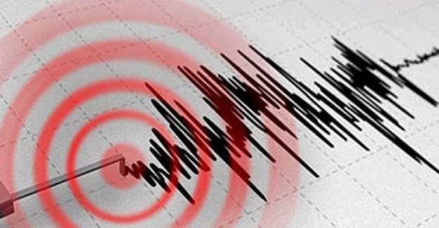 Endonezya'da 7 Şiddetinde Deprem Oldu, Tsunami Alarmı Verildi
