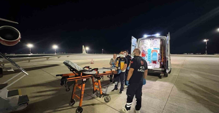 Endonezya’da kaza geçiren Türk vatandaşı ambulans uçakla Türkiye’ye getirildi