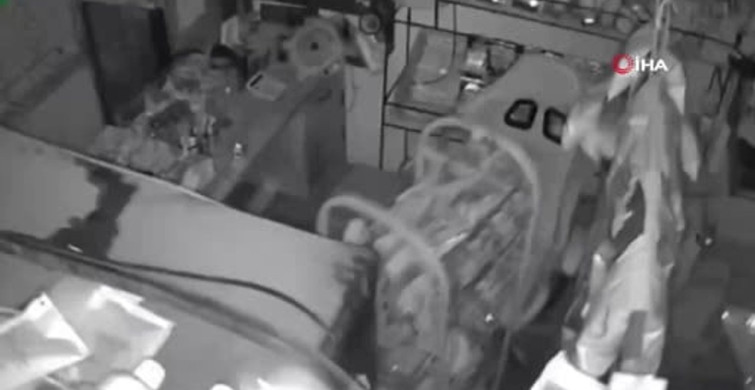 Endonezya'da Şiddetli Deprem: Tsunami Uyarısı Yapıldı