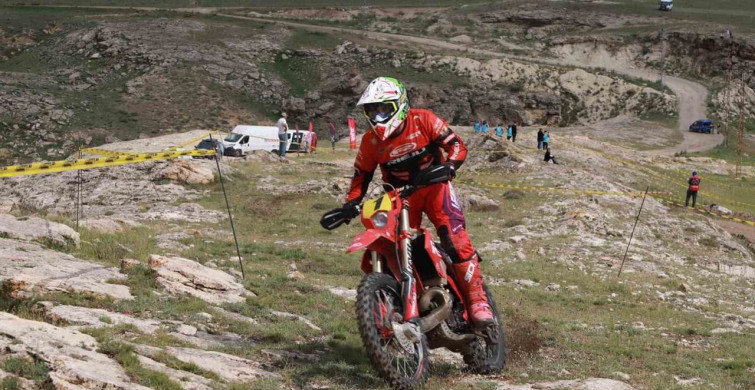 Enduro şampiyonası finali tendürek'te 'terörsüz türkiye' pankartıyla başladı