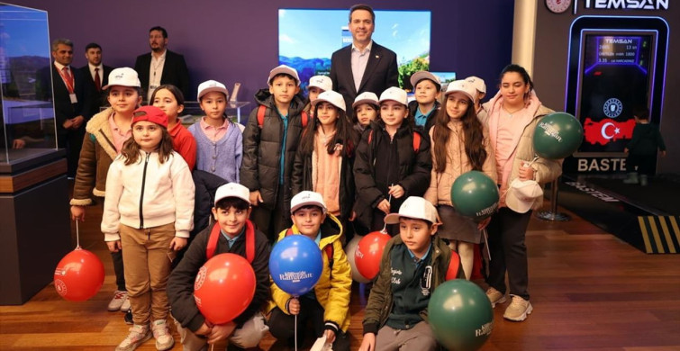 Enerji Bakanı Bayraktar, Külliye'de Ramazan Etkinliklerine Katıldı