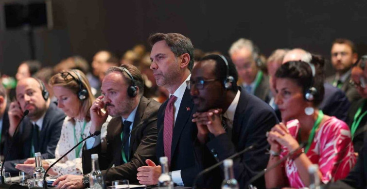 Enerji Bakanı Bayraktar Londra'da COP31-IEA toplantısına katıldı