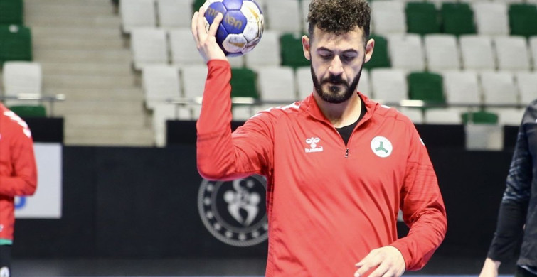Enes Gümüşok: Hem Eğitici Hem Hentbolcu