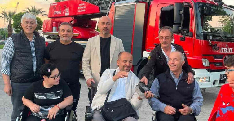 Engelli Bireylerden Yavru Kargaya Şefkat