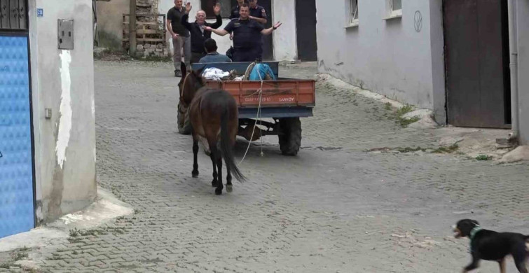 Engelli gencin katırıyla dostluğu dikkat çekiyor