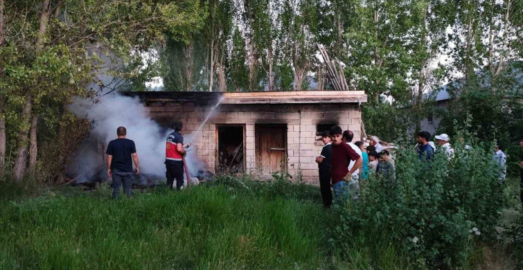 Erciş’te odunluk yangını kontrol altına alındı