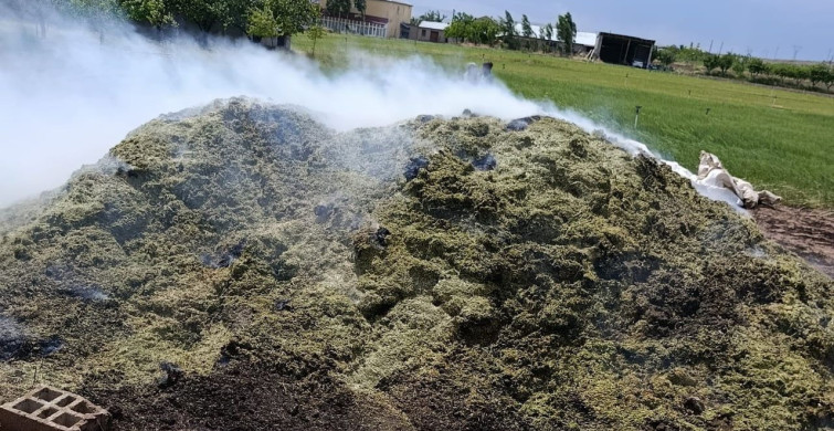 Erciş'te samanlıkta çıkan yangında 20 ton saman yandı