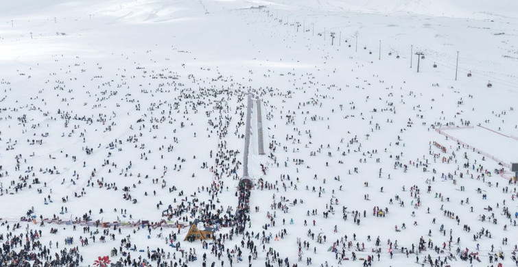 Erciyes Kayak Merkezi'nde Hafta Sonu Yoğunluğu