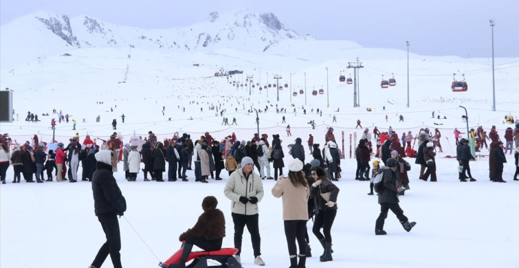 Erciyes Kayak Merkezi'nde Hafta Sonu Yoğunluğu