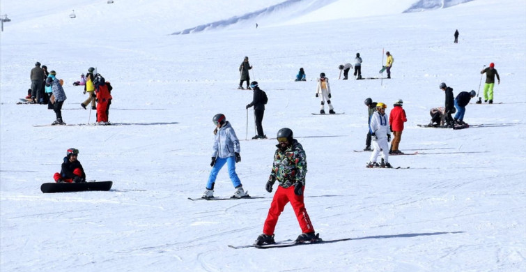 Erciyes Kayak Merkezinde Hafta Sonu Yoğunluğu