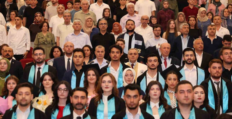 Erciyes Üniversitesi havacılık ve uzay bilimleri fakültesi mezuniyet töreni gerçekleşti