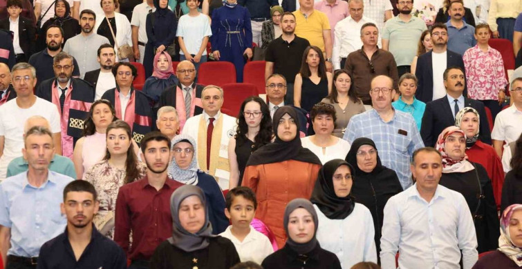 Erciyes Üniversitesi mühendislik fakültesinden 702 mühendis mezun oldu