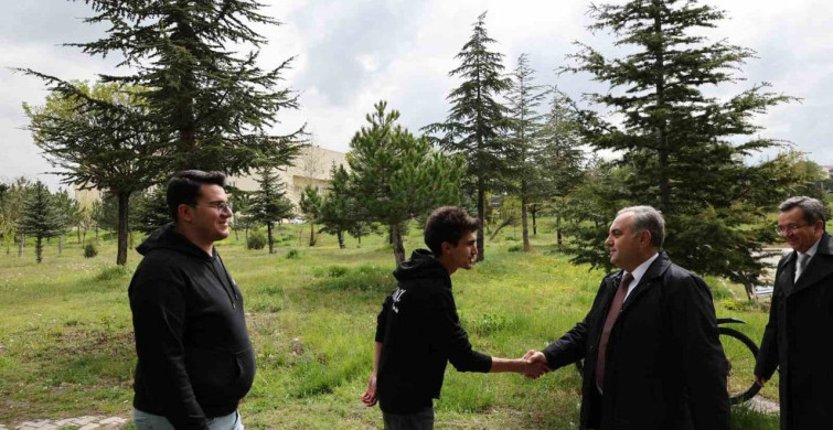 Erciyes Üniversitesi Rektörü Öğrenci Kulüplerini Ziyaret Ediyor