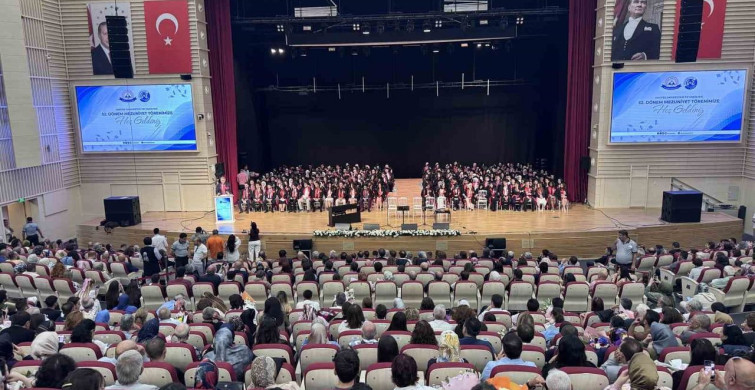 Erciyes Üniversitesi tıp fakültesi 52. dönem mezunlarını verdi