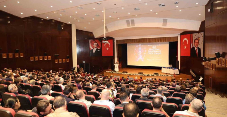 Erciyes Üniversitesi'nde 2025 yılı araştırma performans ödül töreni düzenlendi