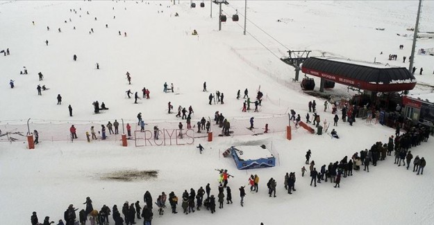  Erciyes'e Yeni Yılın İlk Gününde Ziyaretçi Rekoru Kırdı