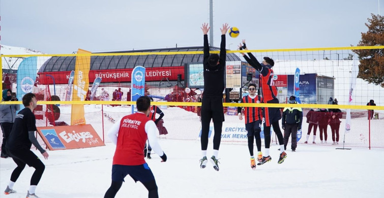 Erciyes'te Heyecan Dolu Kar Voleybolu Turnuvası