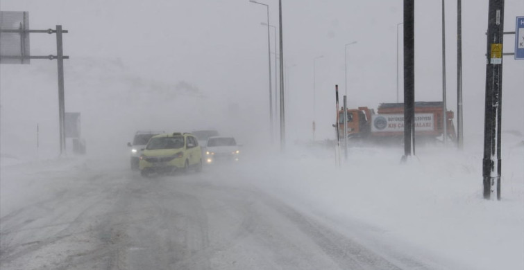 Erciyes'te Kar Yağışı ve Tipi Devam Ediyor