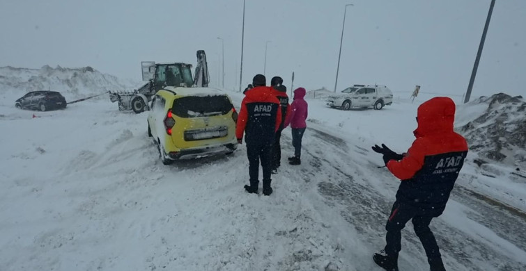 Erciyes'te Mahsur Kalan 12 Kişi Kurtarıldı