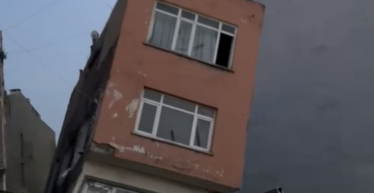 Erdek'te Temel Kazısı Sonucu Bina Yıkıldı