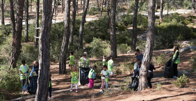 Erdemli'de Öğrencilerden Çevre Bilinci İçin Temizlik Etkinliği