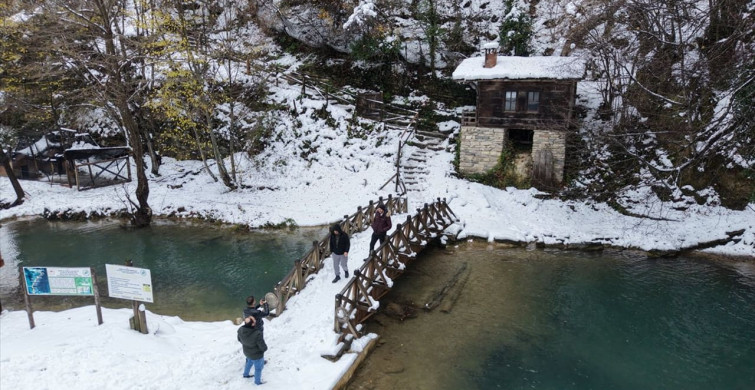 Erfelek Tatlıca Şelaleleri Kışın Beyaza Büründü