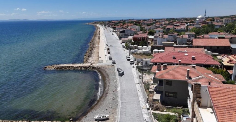 Eriklice sahili yeni görünümüyle hizmette