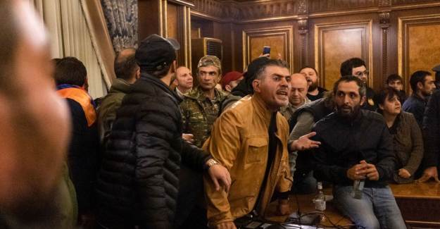 Ermenistan'da Muhalefet Partileri Protestoya Hazırlanıyor